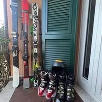 Sci, bastoncini, scarponi, casco e maschera