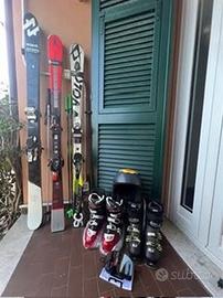 Sci, bastoncini, scarponi, casco e maschera