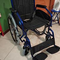 Sedia a rotelle con seduta di 44 cm