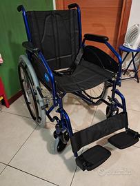 Sedia a rotelle con seduta di 44 cm