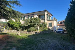 Villa di 298 m² con più di 5 locali a Isolabona