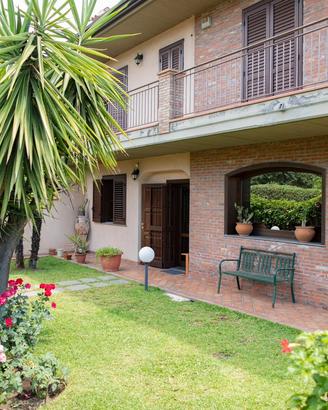 Stanze ad uso professionale in contesto villa