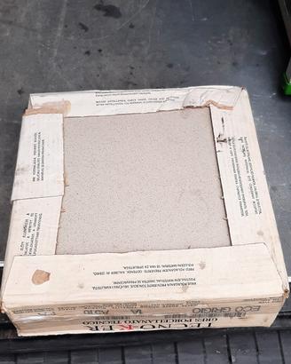 Piastrelle 32x32 gres