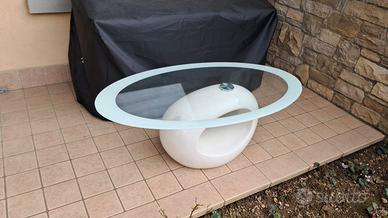 Tavolino bianco ovale
