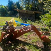 Retroescavatore trattore