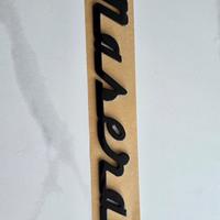 scritta maserati nera