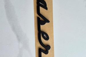 scritta maserati nera