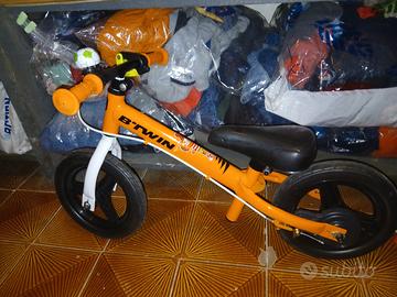 bicicletta senza pedali