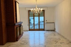 Casa bifamiliare con ampio giardino a Fivizzano