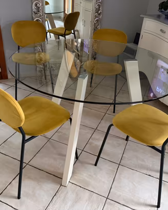 Tavolo in vetro e metallo completo di 4 sedie