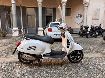 Vespa GTS 300 Super 2011