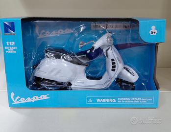 Die-Cast 1-12 Vespa Piaggio GTS 300 Super 