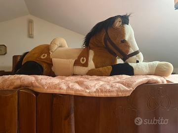 Cavallo di peluche