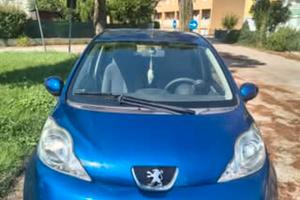 Macchina Peugeot 107 