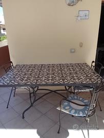 Tavolo da esterno in ferro con piano decorato in c
