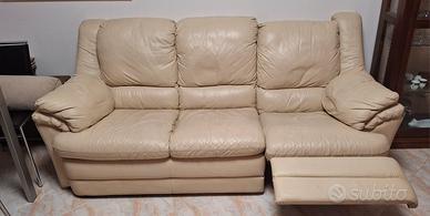 divano tre posti in pelle