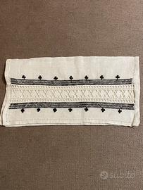 Vintage lino fine con trina sfilata e ricamo nero