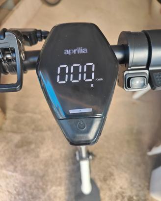 monopattino elettrico Aprilia e-srz 