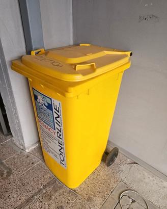 secchio per plastica con ruote giallo