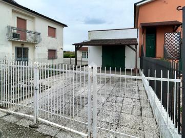 CASA DI CORTE A FERRARA