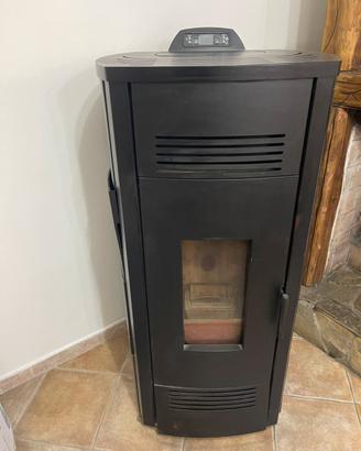 Stufa ad idro MarcaAT 1490  a pellet