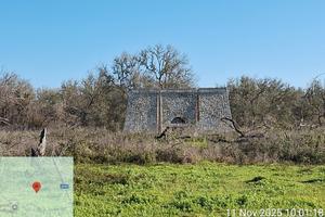 Terreno agricolo con trullo interamente in pietra