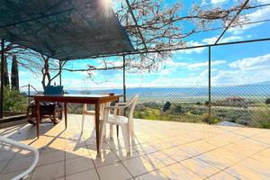Villa di 286 m² con 5 locali e box auto a Monteleo
