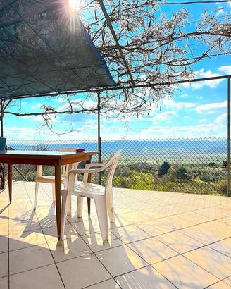 Villa di 286 m² con 5 locali e box auto a Monteleo