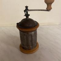Macinino per caffè. Antico