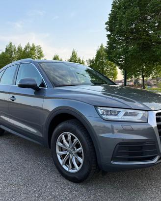 Audi Q5 Business 40 TDI Quattro S Tronic 204 CV