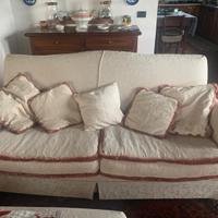 Due divani Arquati più pouff buono stato