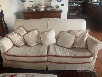 Due divani Arquati più pouff buono stato