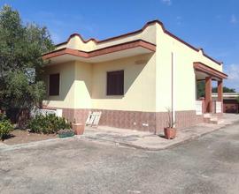 Villa indipendente con giardino e box/deposito