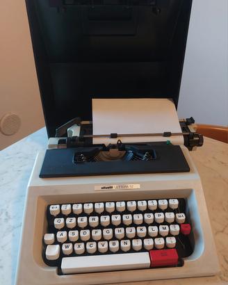 Macchina da Scrivere Olivetti Lettera 52