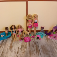 4 barbie con accessori e vestiti