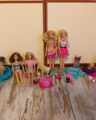 4 barbie con accessori e vestiti