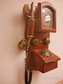 orologio è telefono da parete in legno 