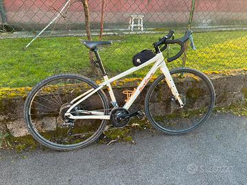 Salsa Journeyer Claris 700C gravel