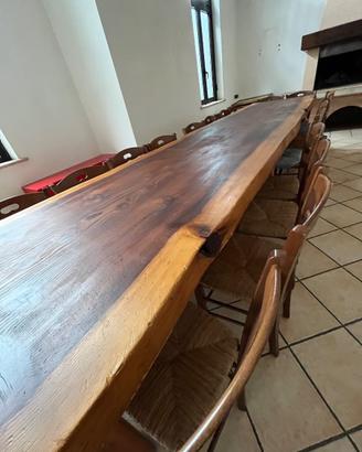 Tavolo in cedro con sedie per taverna