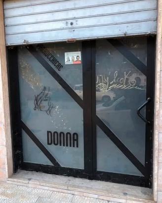 Porta in alluminio adatta a tutti gli ambienti