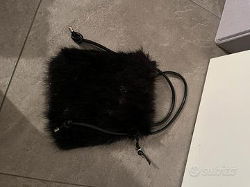 Borsa in finta pelliccia a tracolla