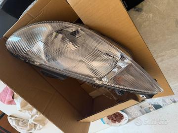 Faro anteriore sinistro Peugeot 206