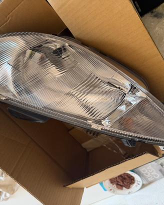 Faro anteriore sinistro Peugeot 206