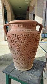 vaso in terracotta ornato