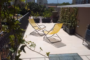 Due vani e mezzo più terrazzo in via Sadat