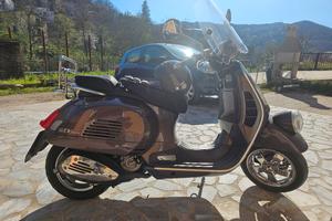 Vespa 300 Gtv I.e. Vie Della Moda