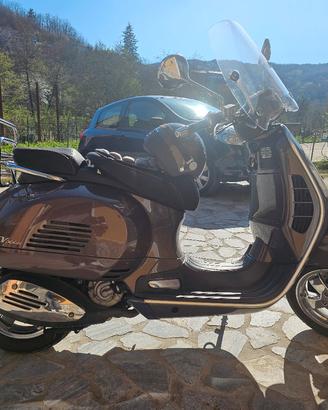 Vespa 300 Gtv I.e. Vie Della Moda