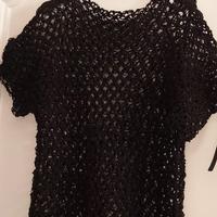 Maglia realizzata all'uncinetto