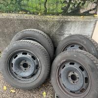 4 cerchi in ferro con gomme invernali 185/65r15