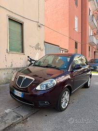 Lancia y 1.2 2011